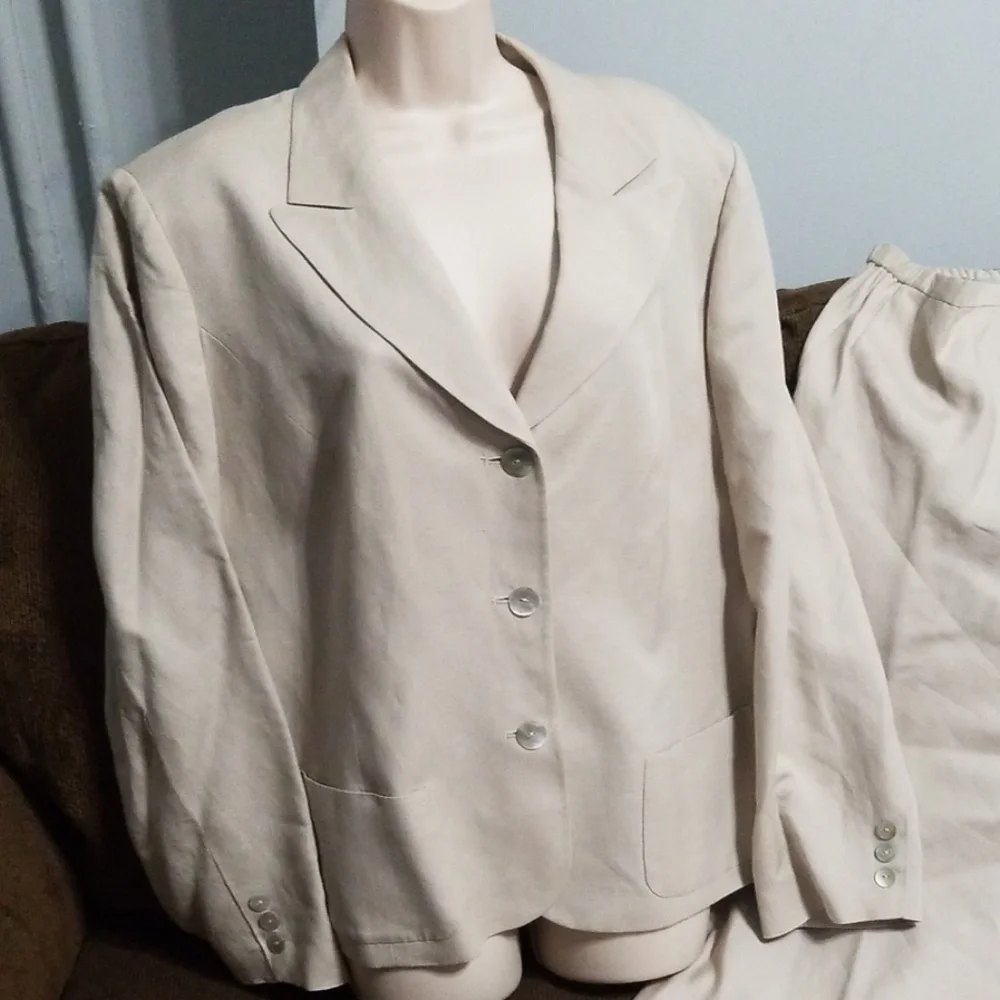 Bloomingdale's tan maxi skirt business suit